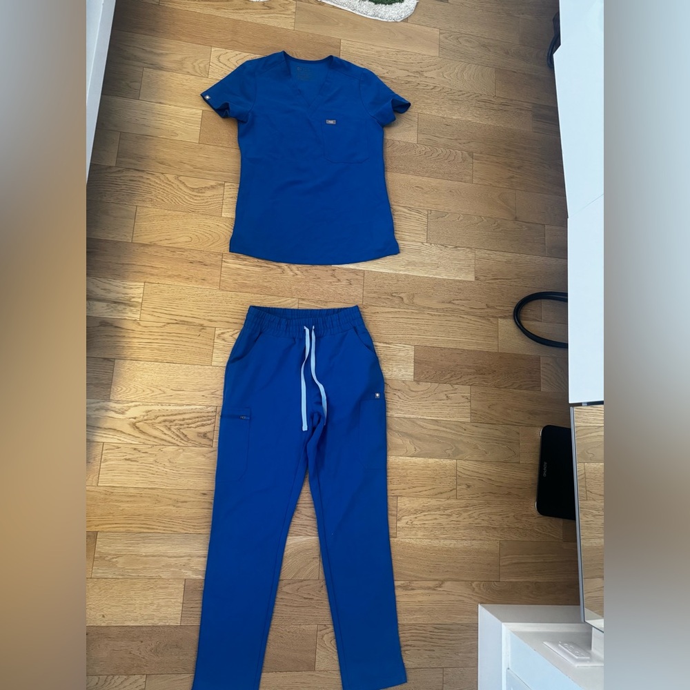 FIGS Royal Blue Scrub Set – XS Catarina Top + XS Jogger Pants